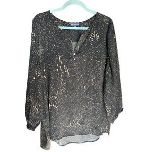 Democracy women’s size 2X black with gold tone buttons and splatter print top
